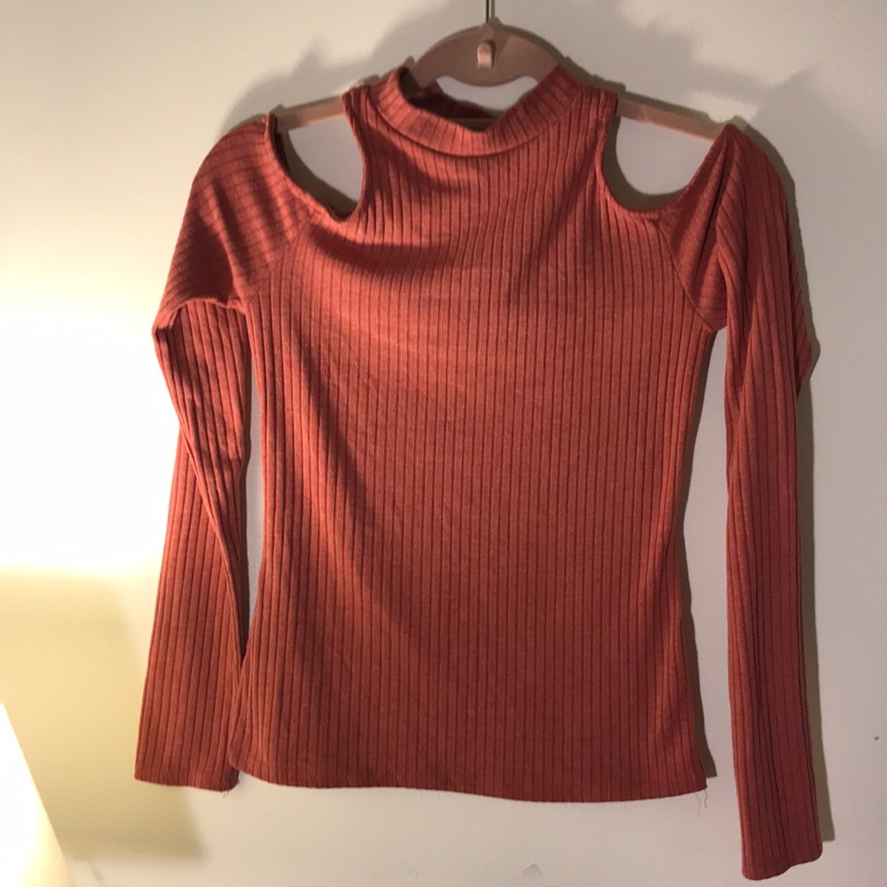 Love culture shoulder cut-out sweater